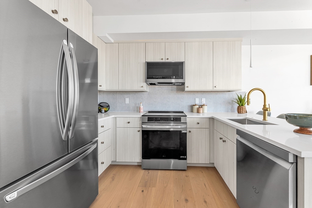 34 Oak Street # 204