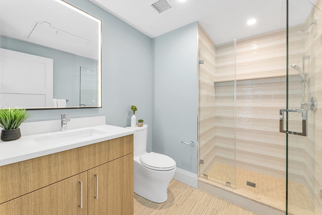 34 Oak Street # 204