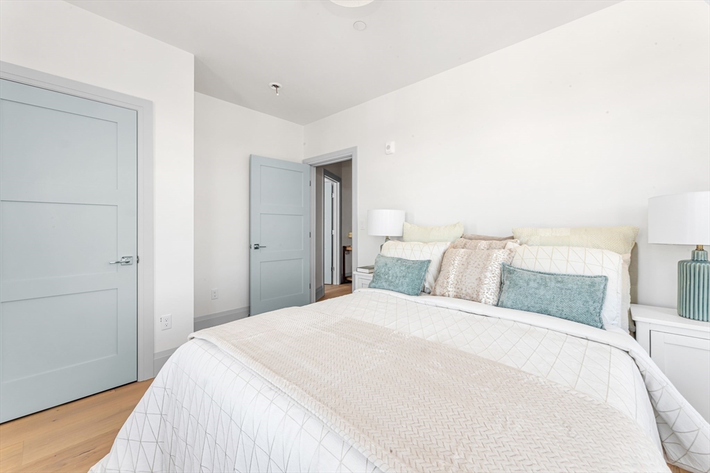 34 Oak Street # 204