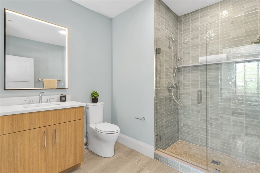 34 Oak Street # 204