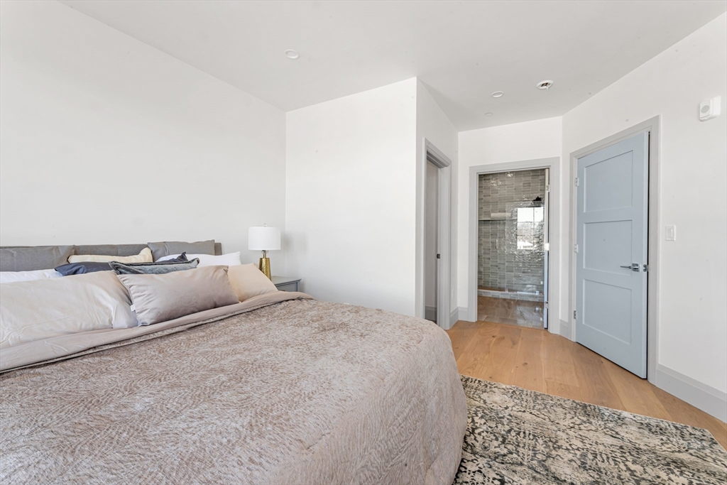 34 Oak Street # 204
