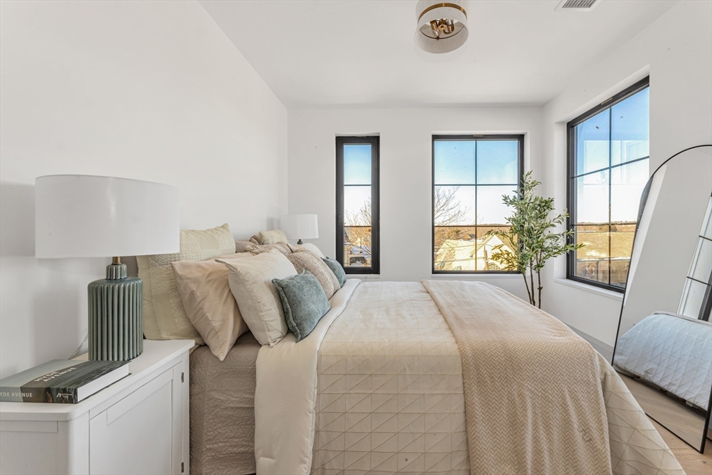 34 Oak Street # 204