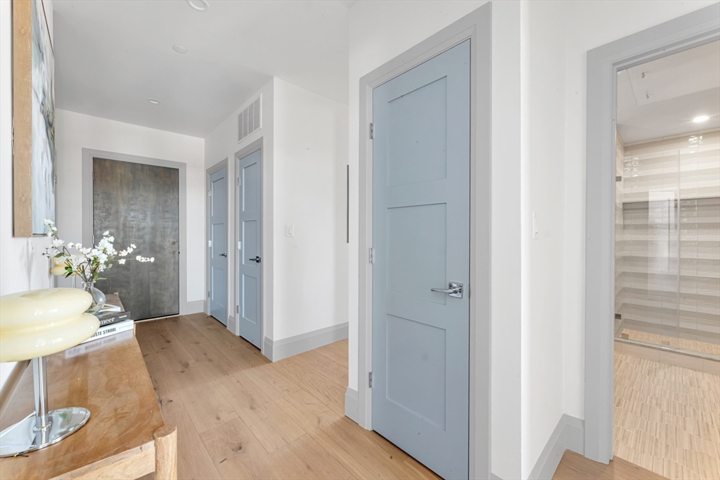 34 Oak Street # 204