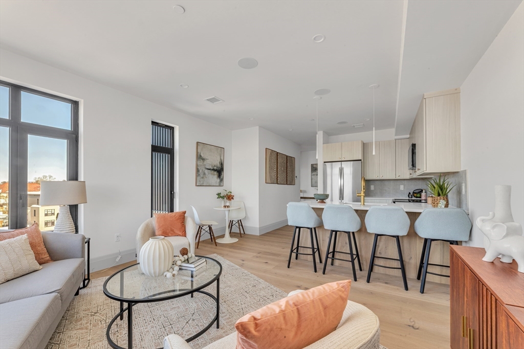34 Oak Street # 204
