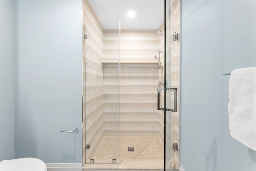 34 Oak Street # 204