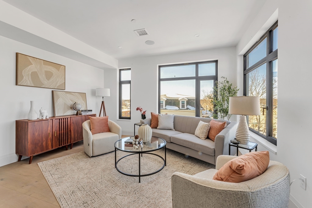 34 Oak Street # 204