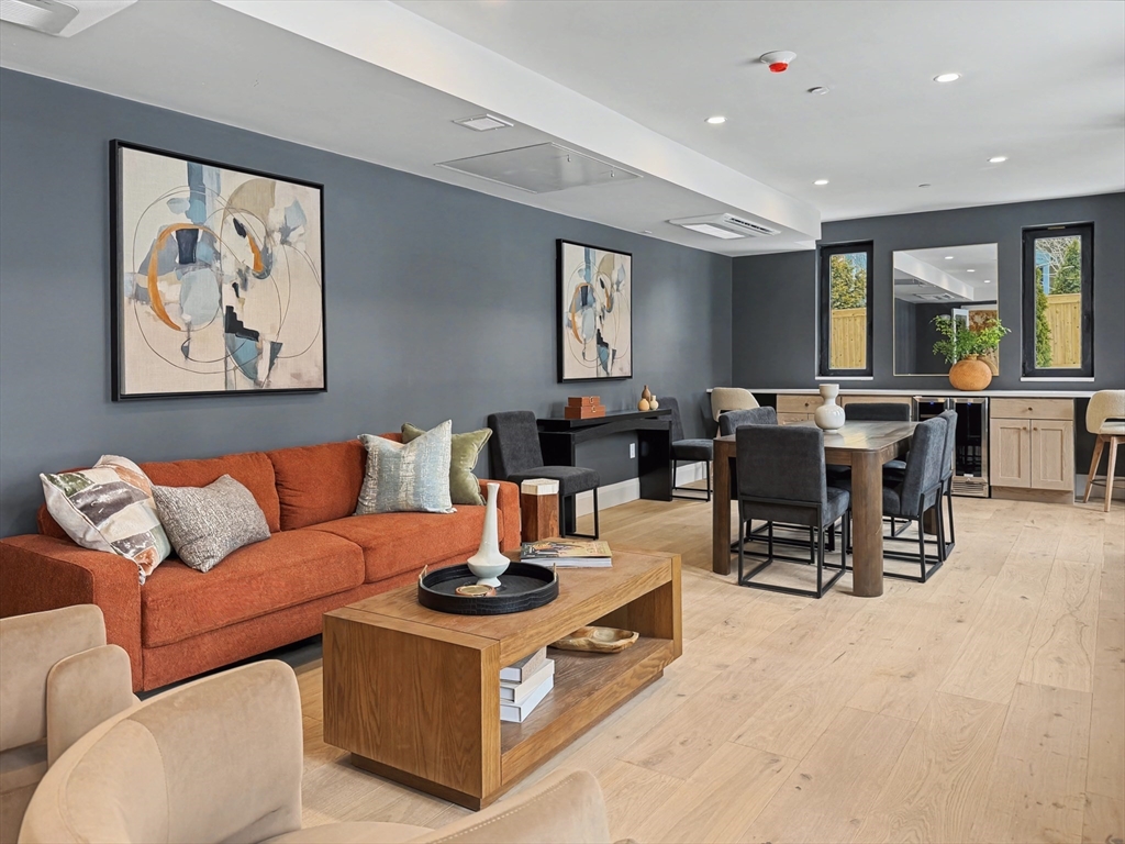 34 Oak Street # 204