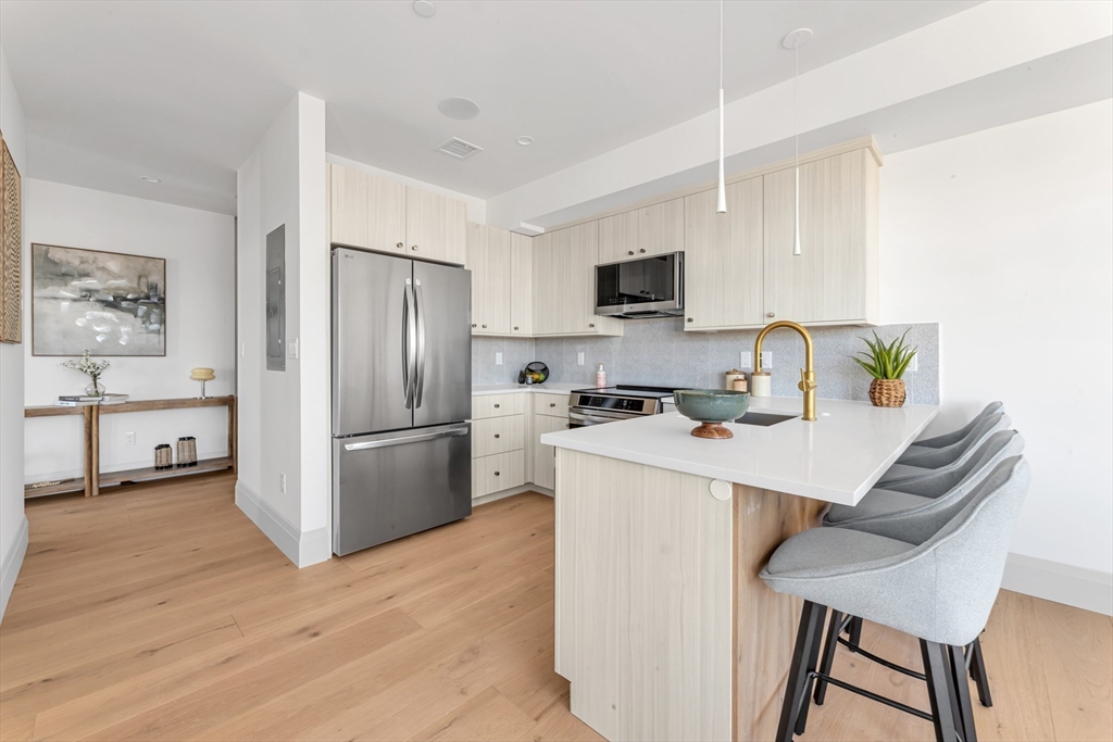 34 Oak Street # 204