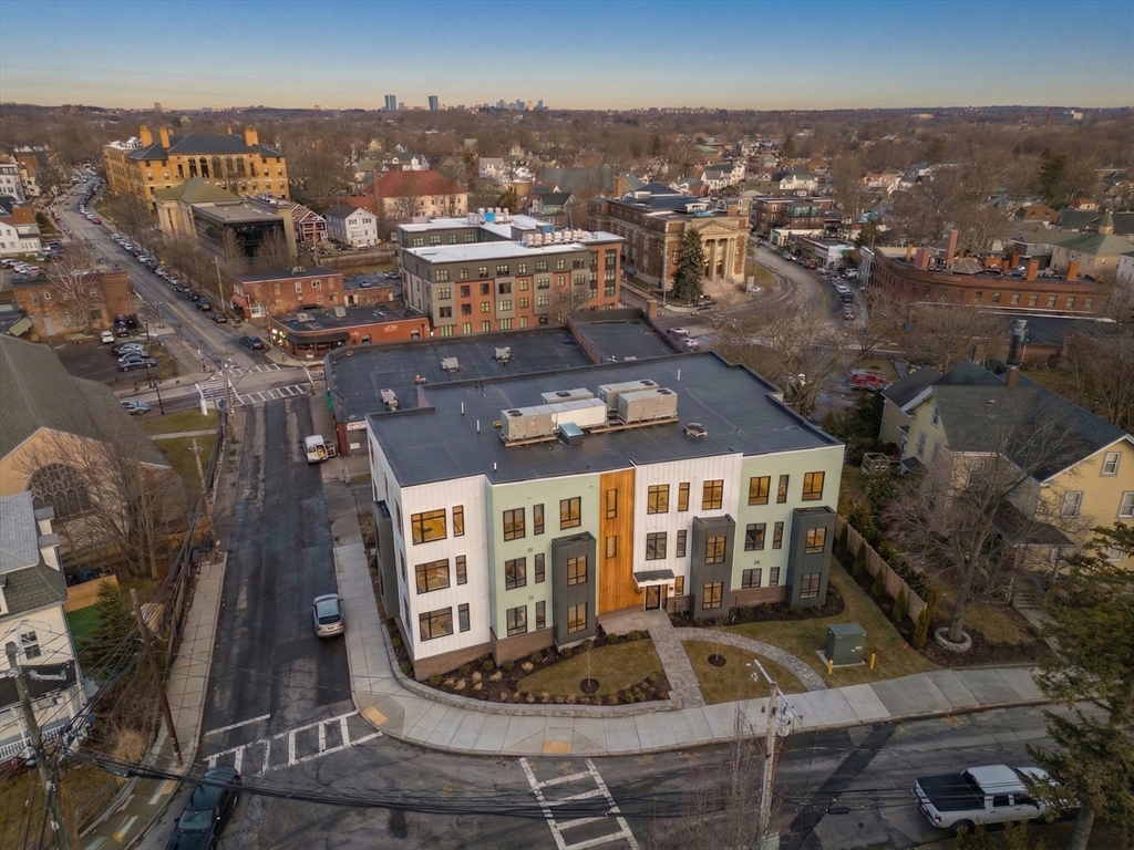 34 Oak Street # 204