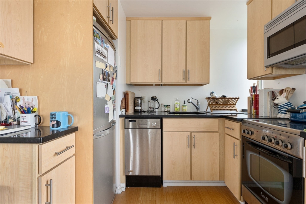 20 Chapel St # B1005