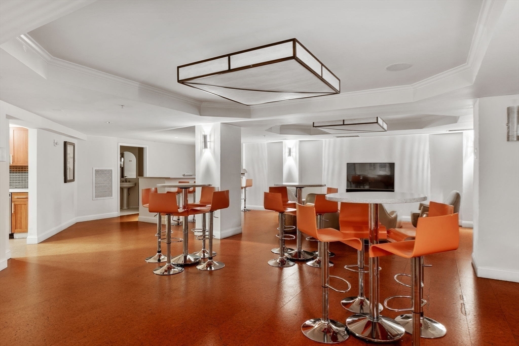 20 Chapel St # B1005