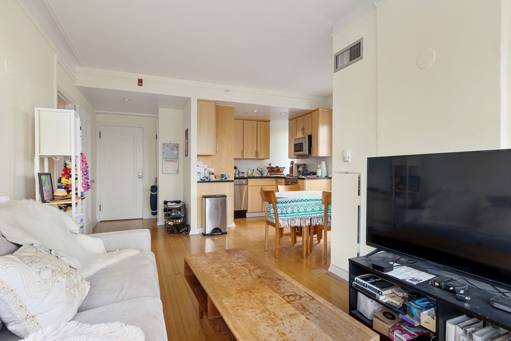 20 Chapel St # B1005