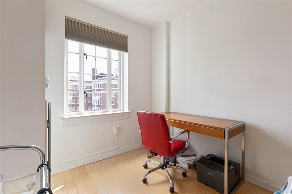 20 Chapel St # B1005