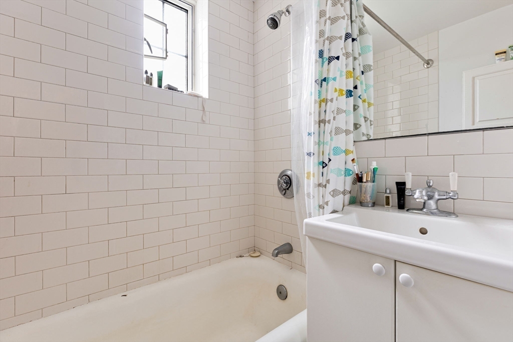 20 Chapel St # B1005