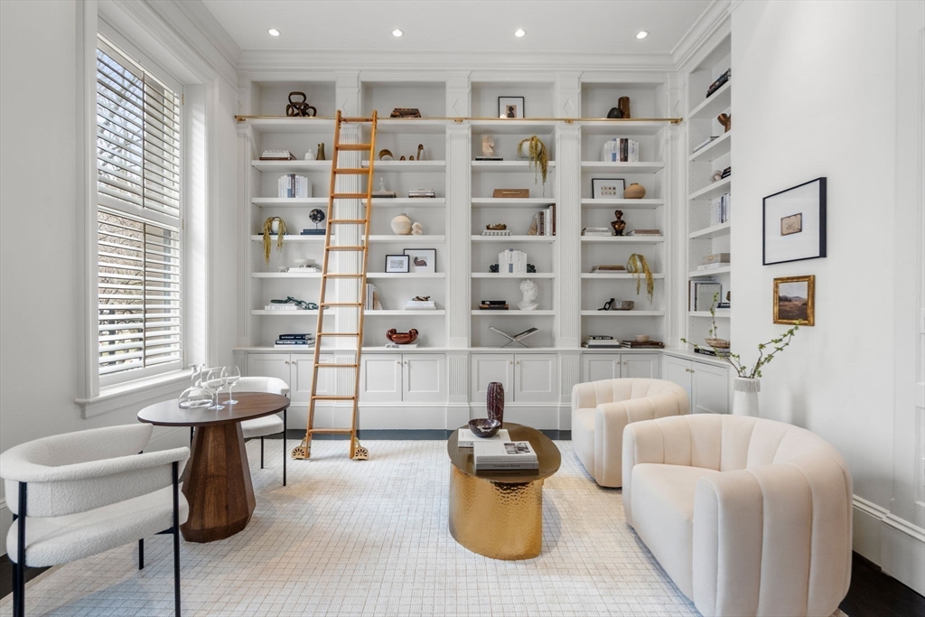 17 Commonwealth Ave # 1