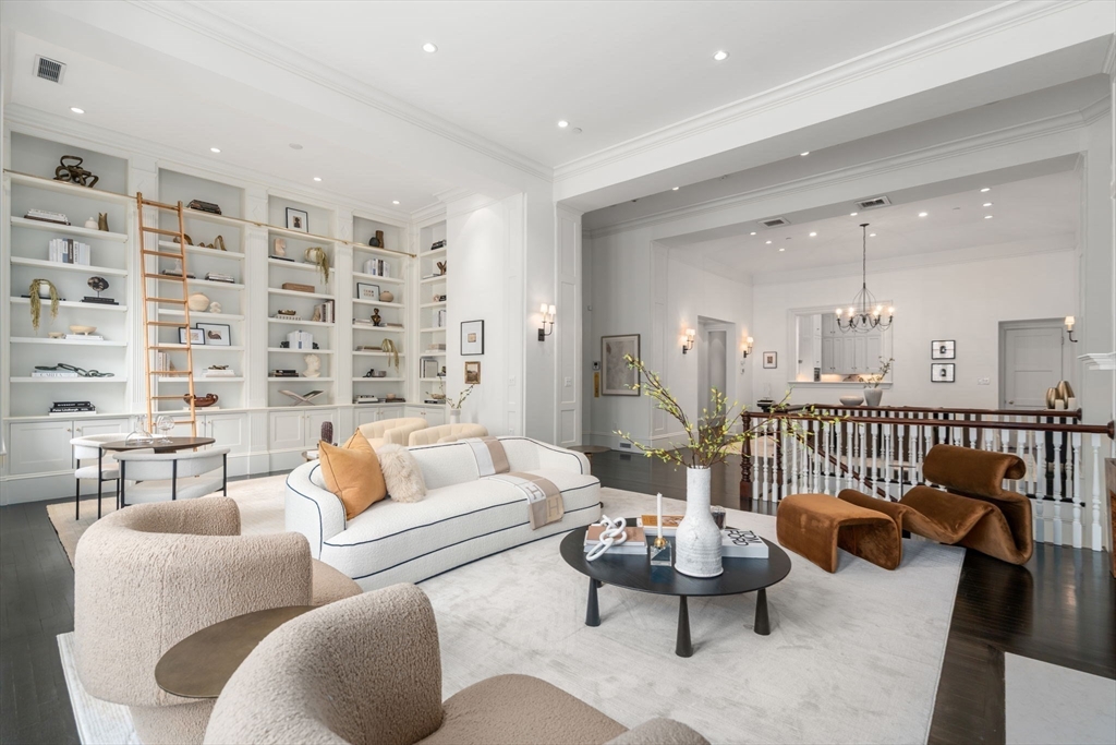 17 Commonwealth Ave # 1