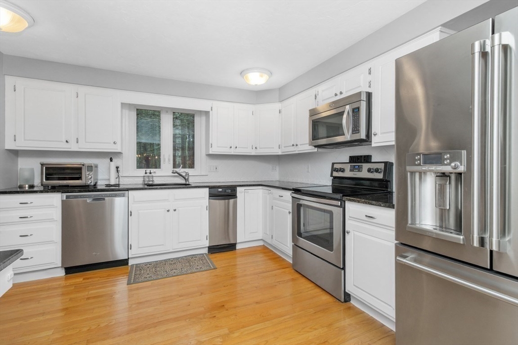 24 Robin Rd