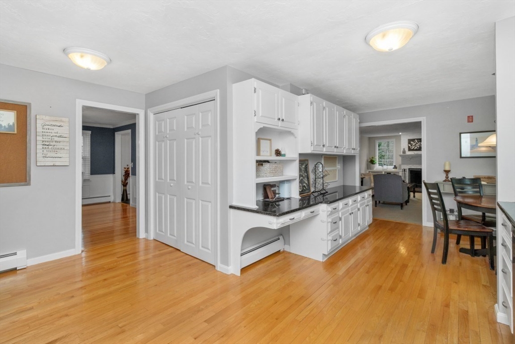 24 Robin Rd