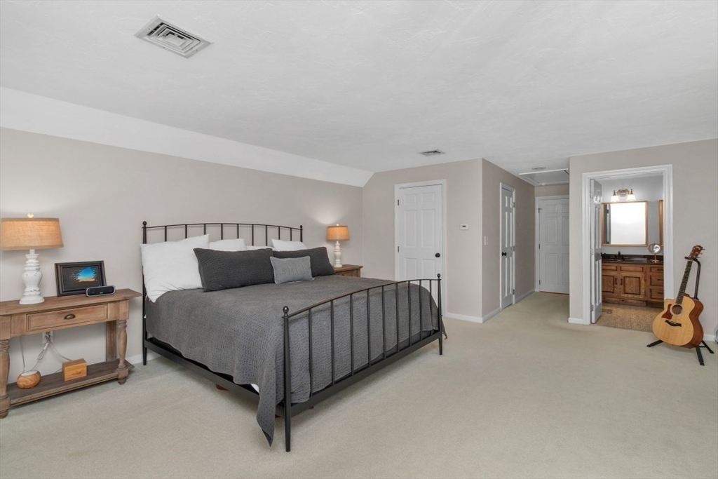 24 Robin Rd