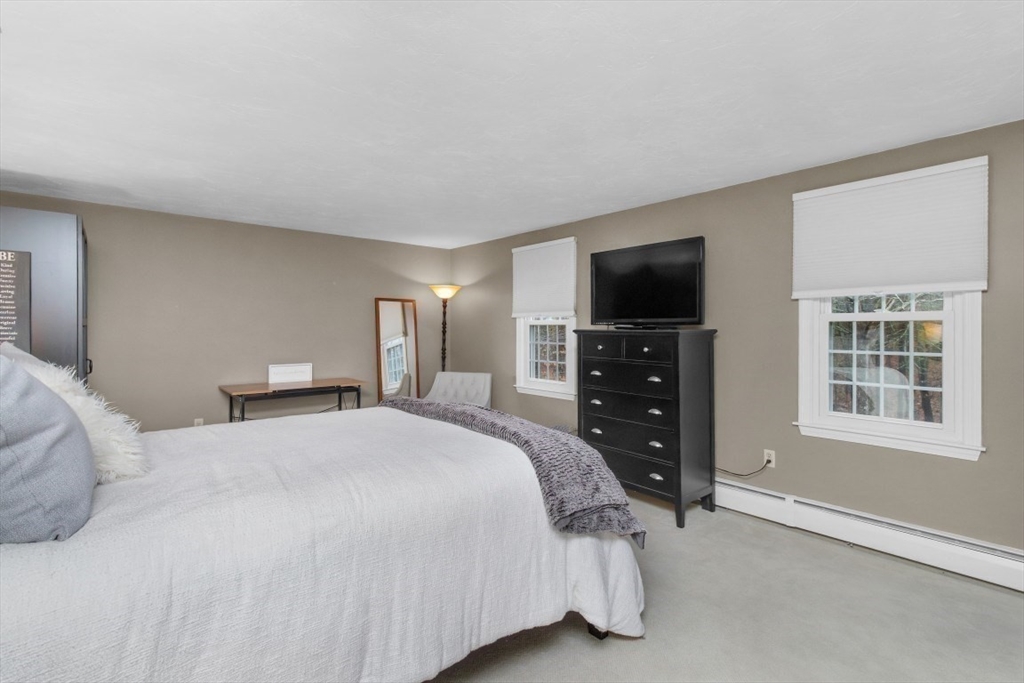 24 Robin Rd