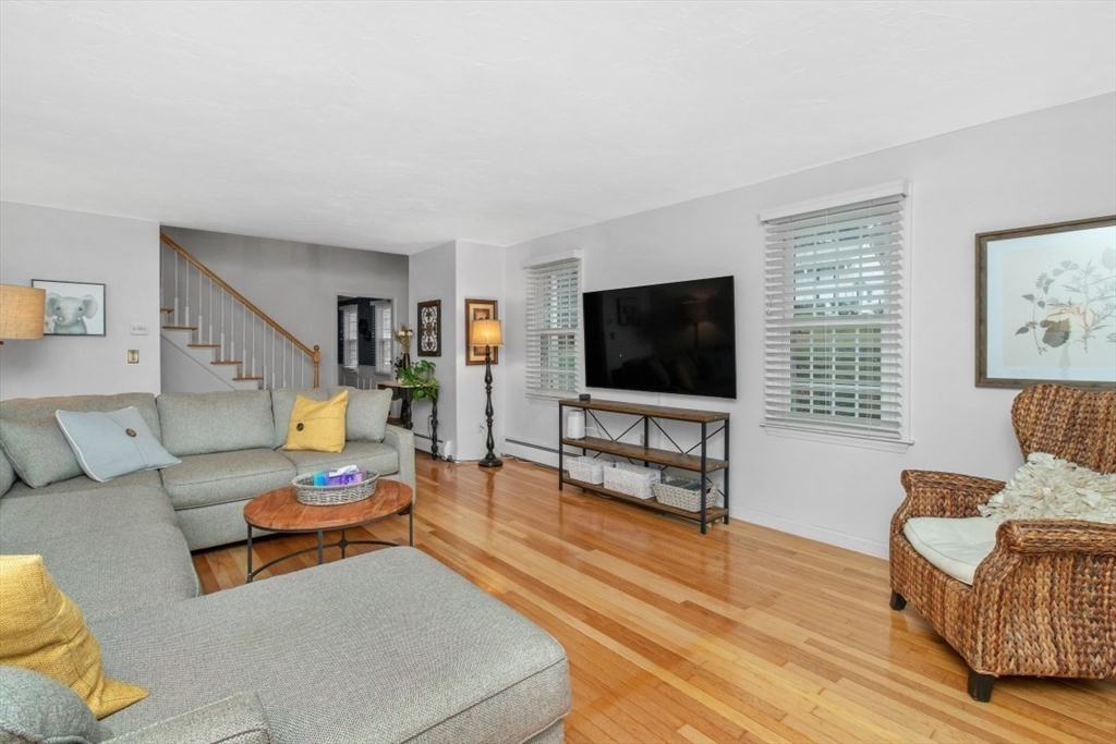 24 Robin Rd