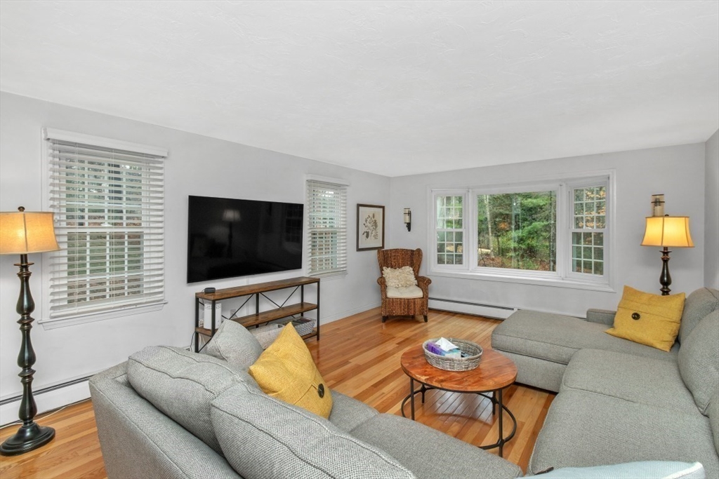 24 Robin Rd