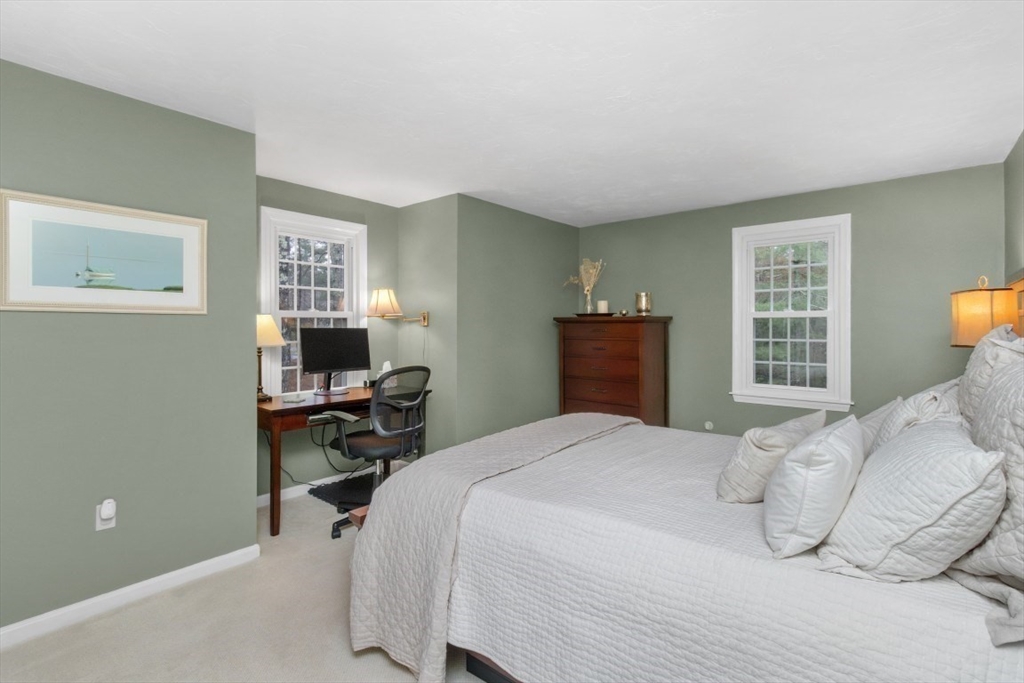 24 Robin Rd