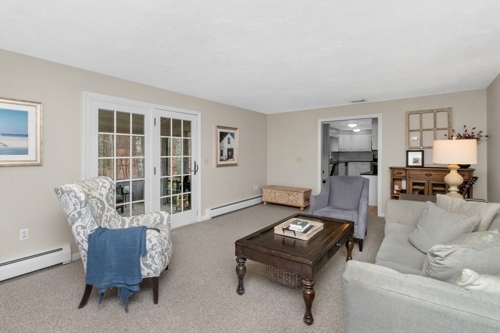 24 Robin Rd