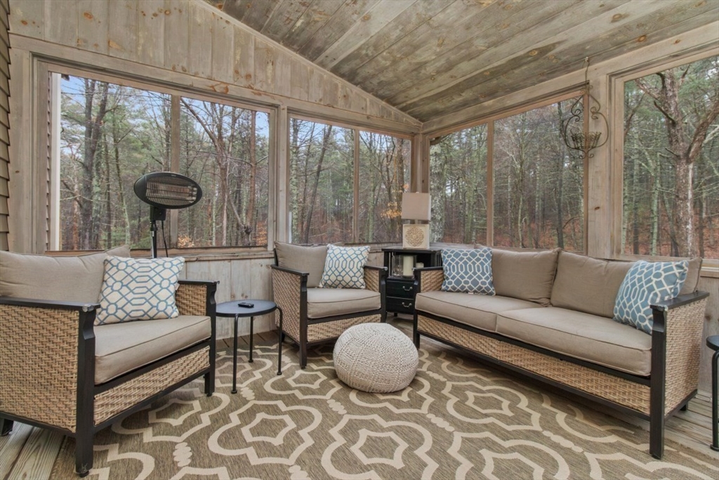 24 Robin Rd