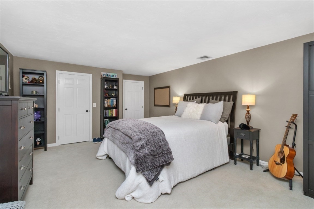 24 Robin Rd