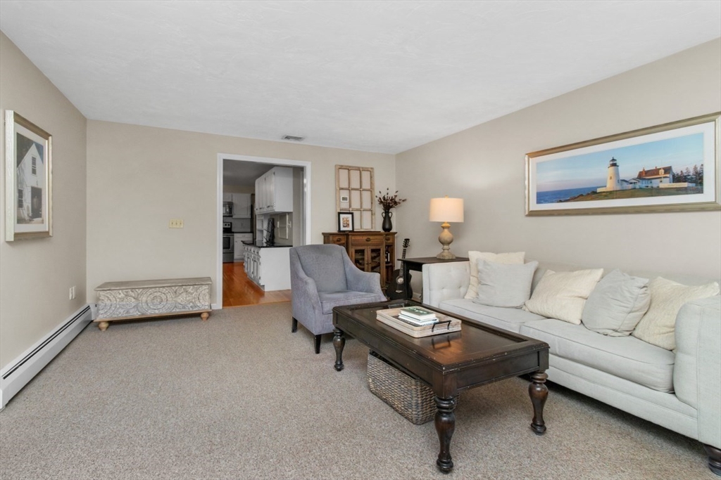 24 Robin Rd