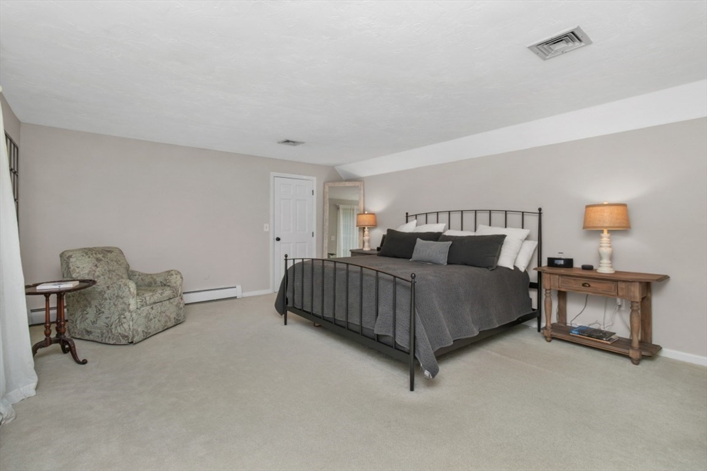 24 Robin Rd