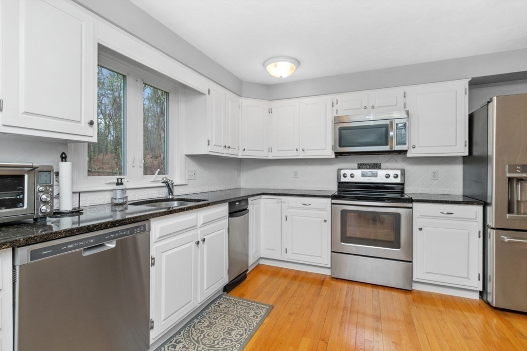 24 Robin Rd