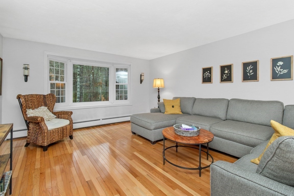 24 Robin Rd