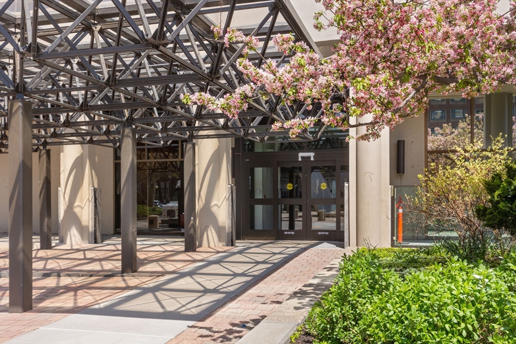85 E India Row # 38H