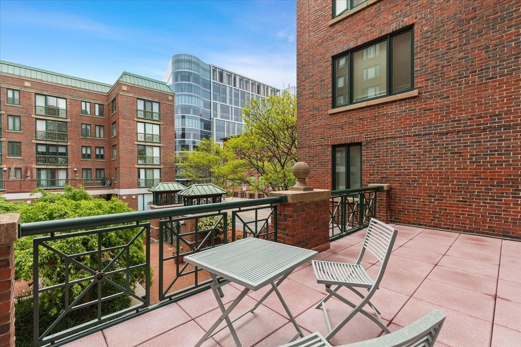 10 Rogers St # 214