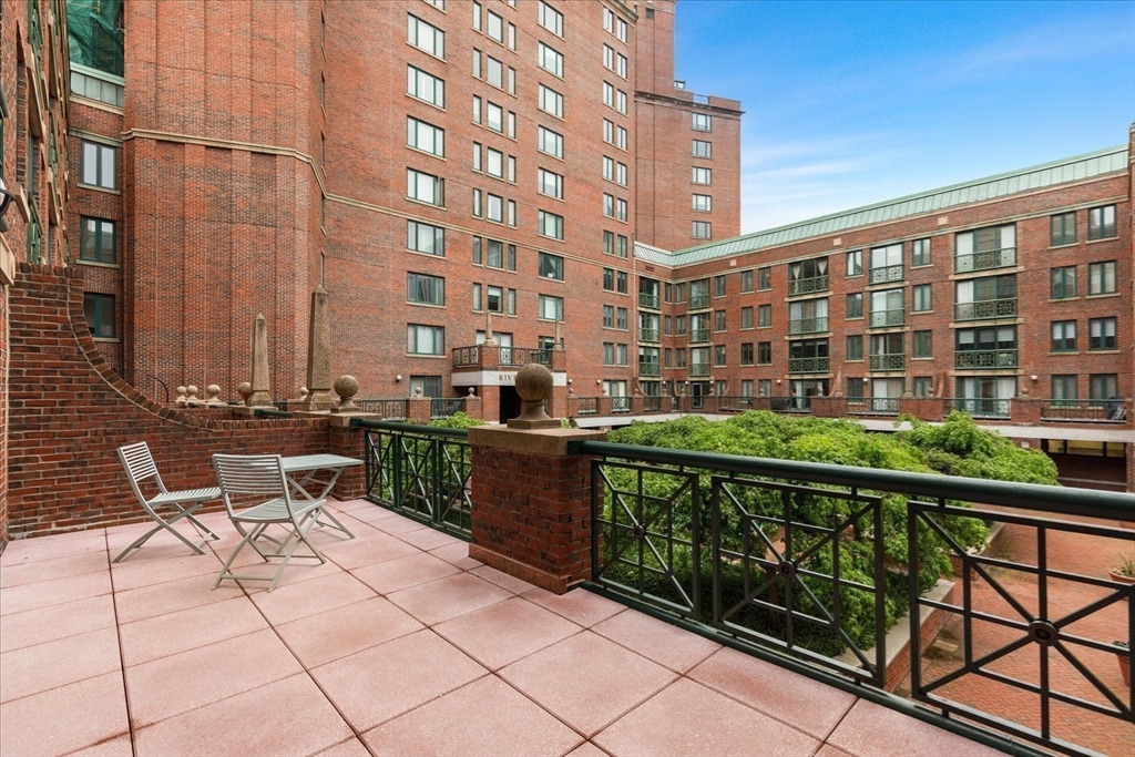 10 Rogers St # 214