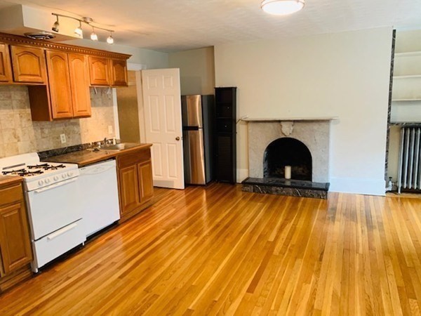 16 Hancock St # 4R