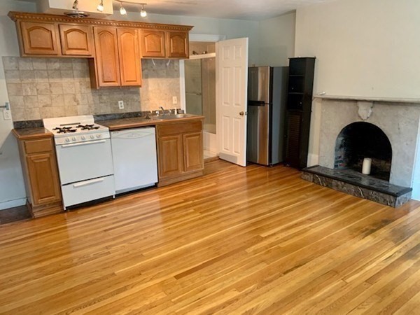 16 Hancock St # 4R