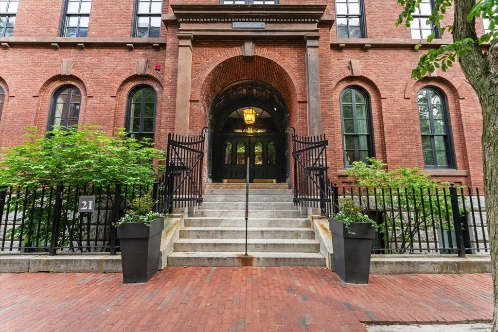 21 Father Francis Gilday St # 314