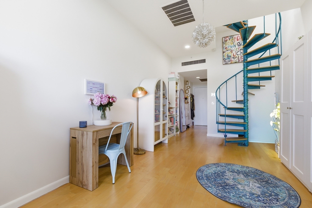 160 Commonwealth Ave # 520