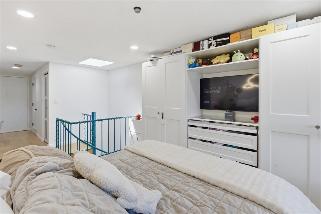 160 Commonwealth Ave # 520