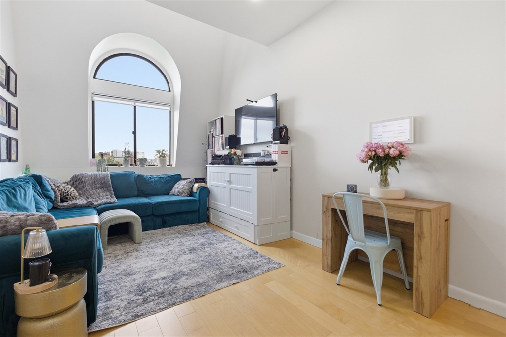 160 Commonwealth Ave # 520
