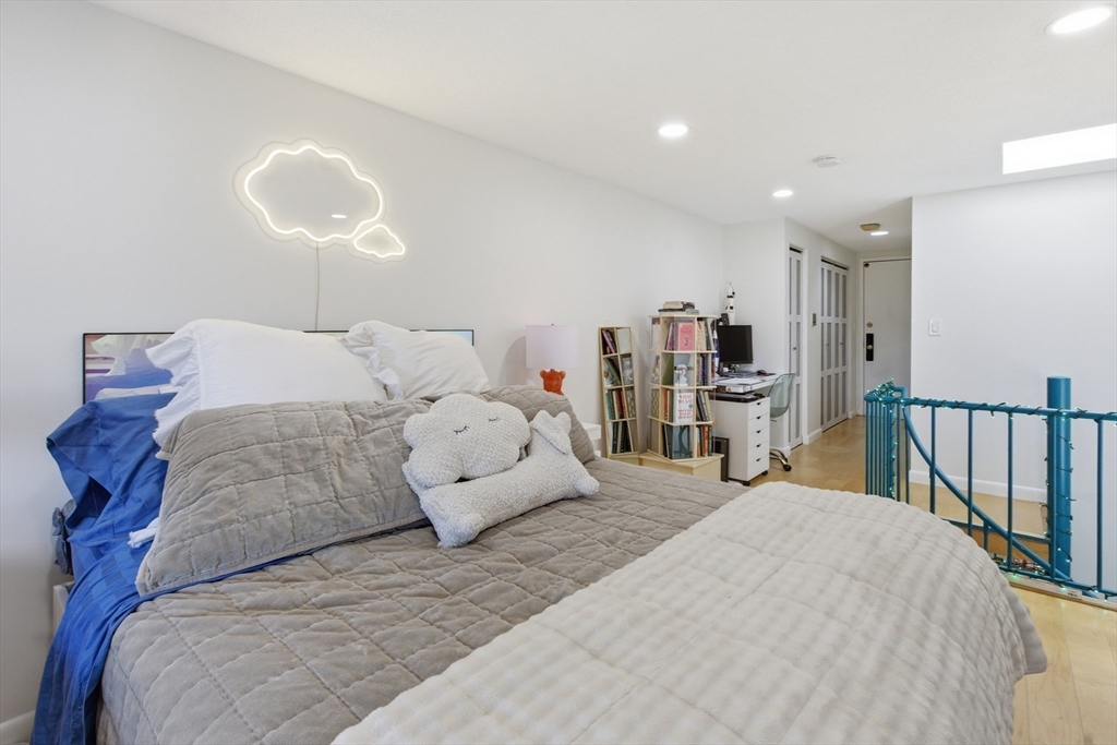 160 Commonwealth Ave # 520