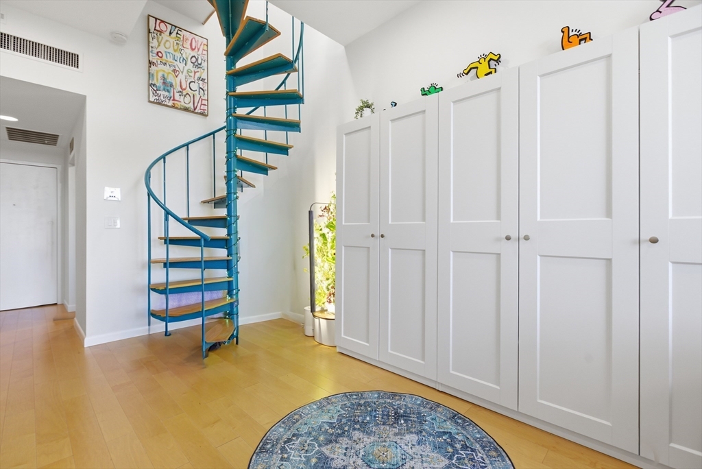 160 Commonwealth Ave # 520