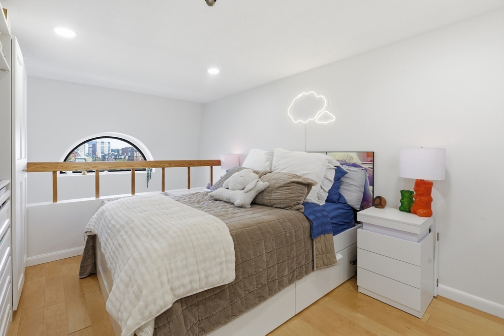 160 Commonwealth Ave # 520
