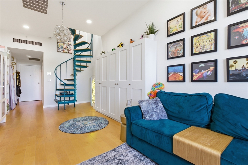 160 Commonwealth Ave # 520