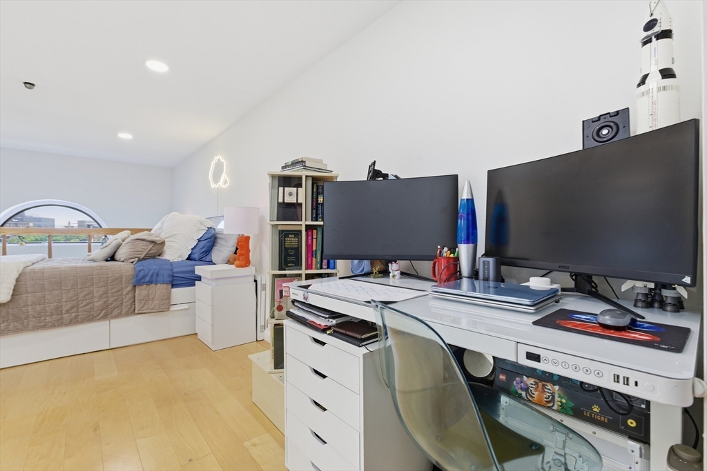 160 Commonwealth Ave # 520