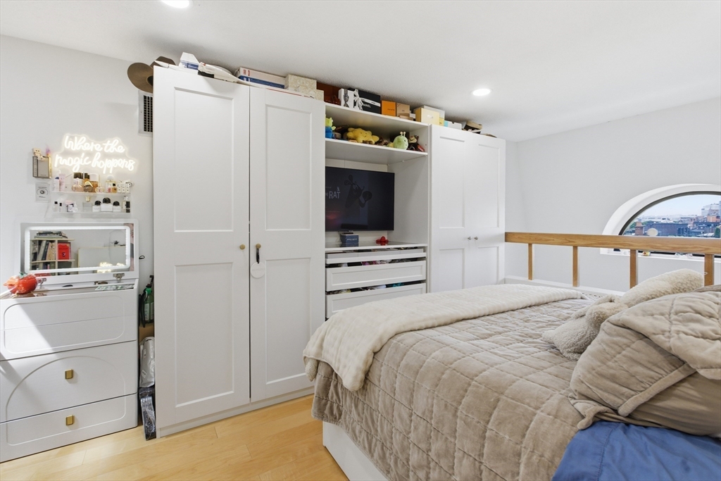 160 Commonwealth Ave # 520