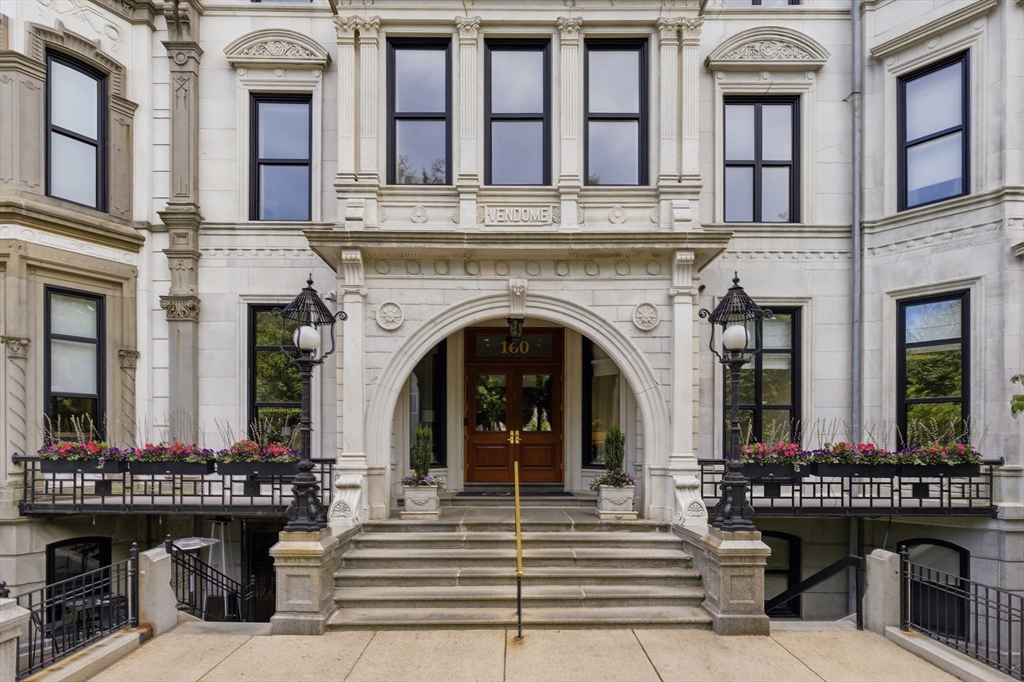 160 Commonwealth Ave # 520